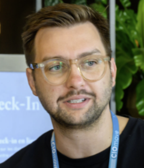 “Static websites are losing their relevance as the primary enterprise interface. AI agents are becoming a new interaction layer that needs to be architecturally designed, not just visually designed.”
Daniel Kurrasch, Parloa